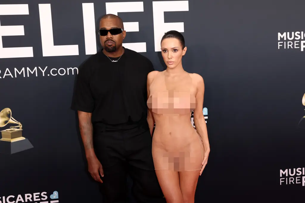 Bianca Censori e Kanye West: tra moda e controversie ai Grammy 2025 - The  Fashion Attitude